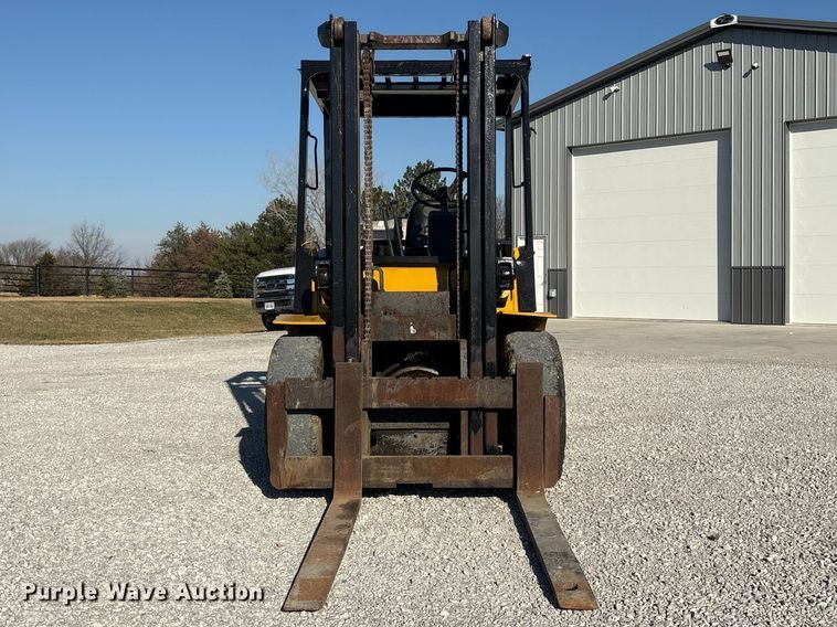 image for item EI5774 Caterpillar 80 forklift