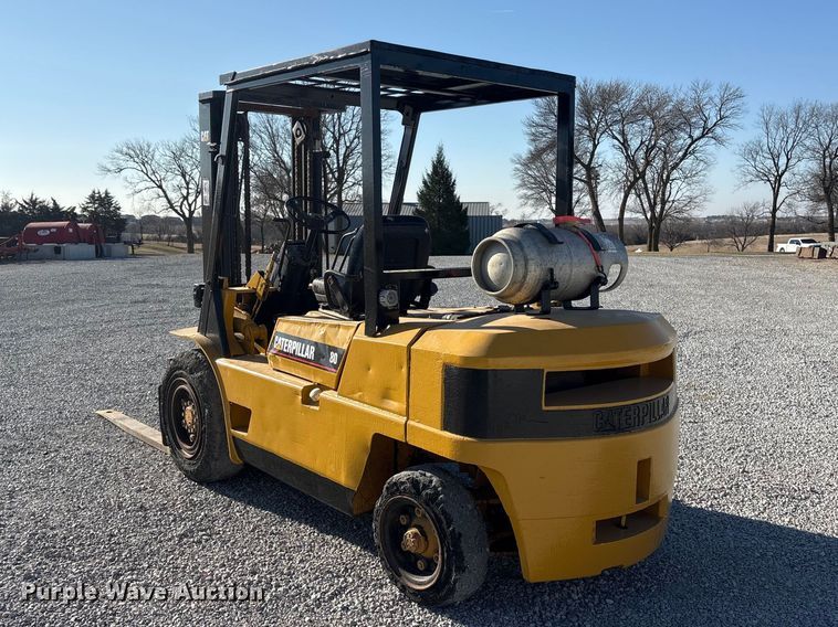 image for item EI5774 Caterpillar 80 forklift