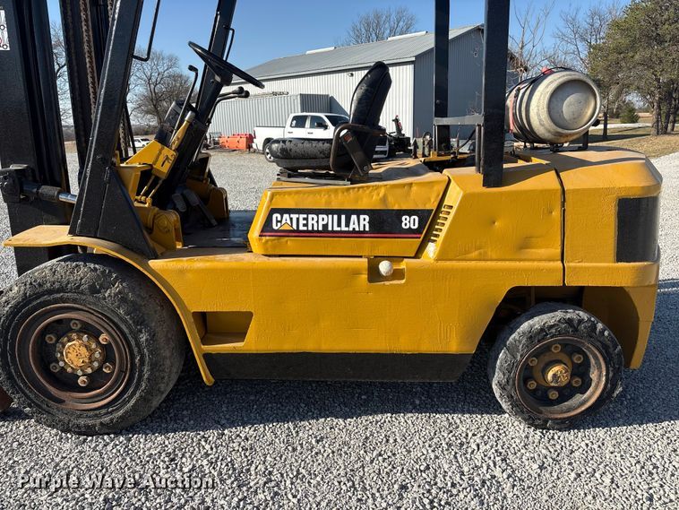 image for item EI5774 Caterpillar 80 forklift