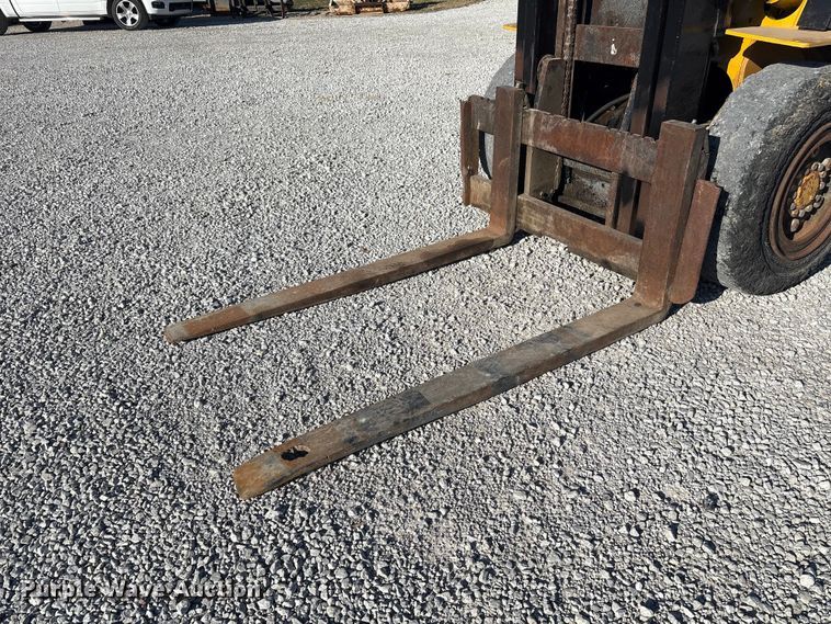 image for item EI5774 Caterpillar 80 forklift