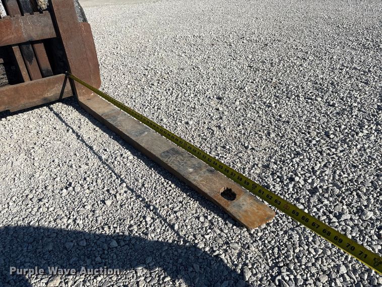 image for item EI5774 Caterpillar 80 forklift