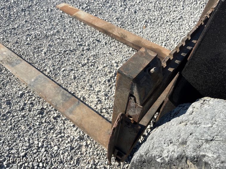 image for item EI5774 Caterpillar 80 forklift