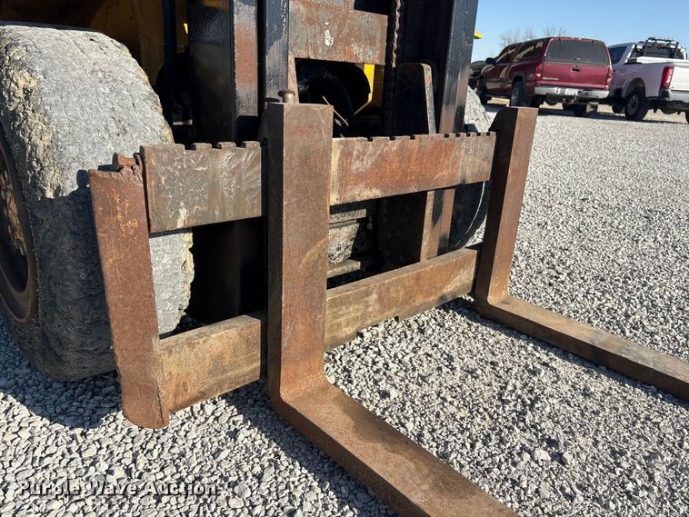 image for item EI5774 Caterpillar 80 forklift