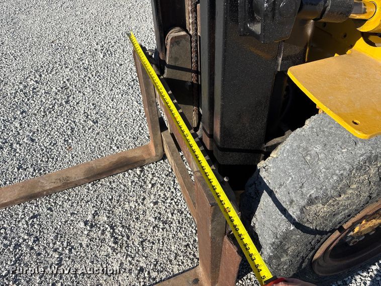 image for item EI5774 Caterpillar 80 forklift