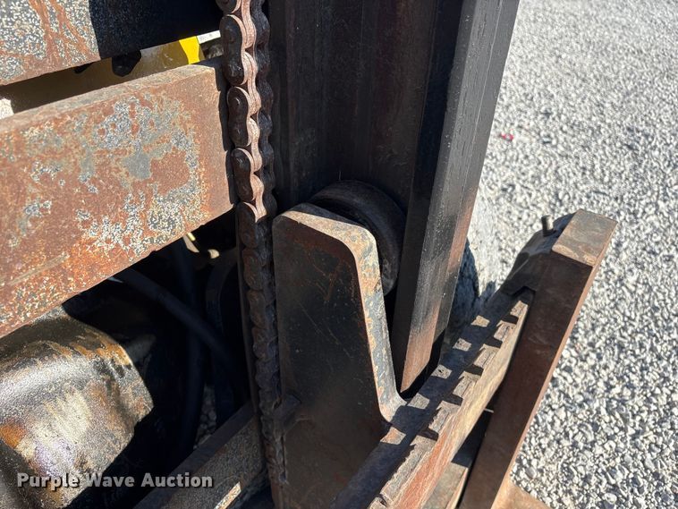 image for item EI5774 Caterpillar 80 forklift