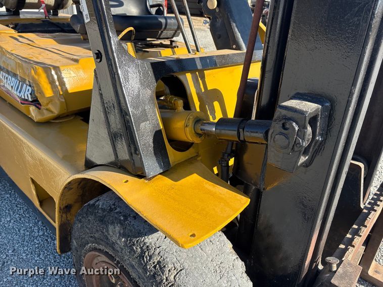 image for item EI5774 Caterpillar 80 forklift