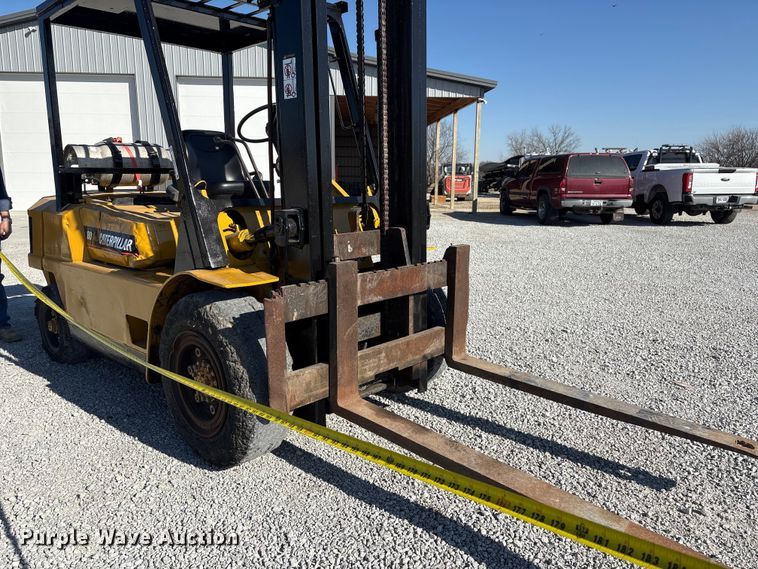 image for item EI5774 Caterpillar 80 forklift