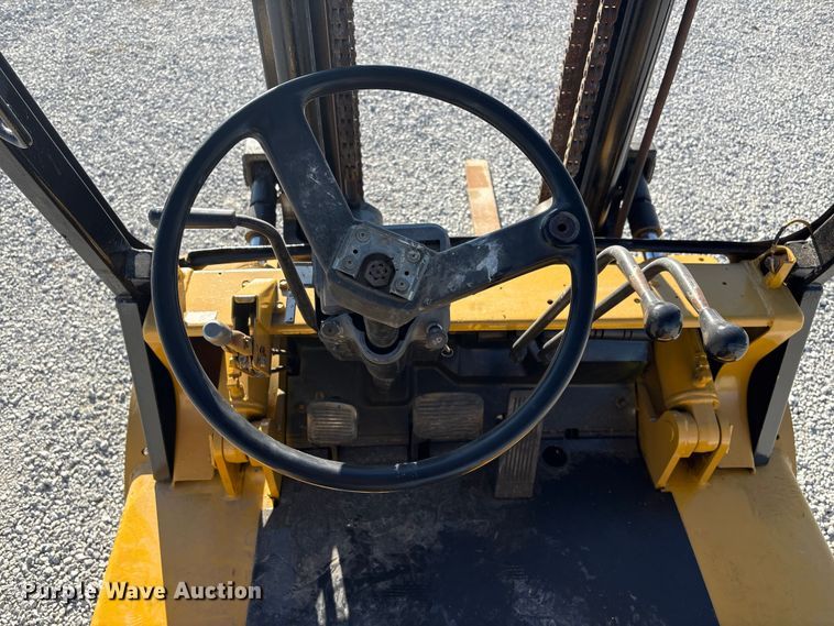 image for item EI5774 Caterpillar 80 forklift