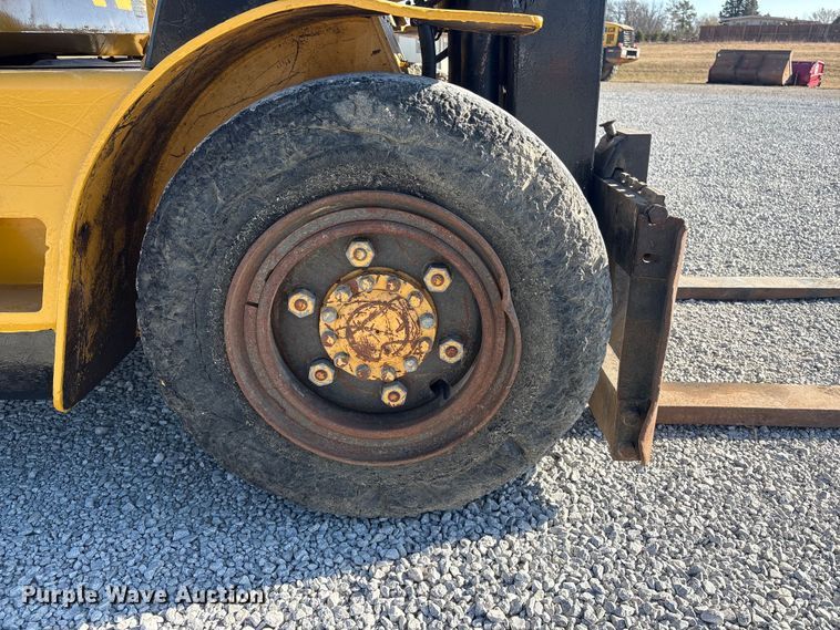 image for item EI5774 Caterpillar 80 forklift