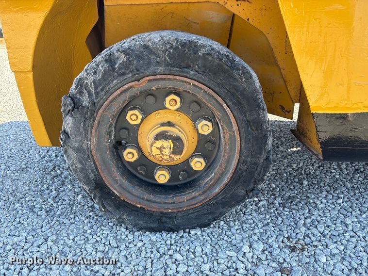 image for item EI5774 Caterpillar 80 forklift