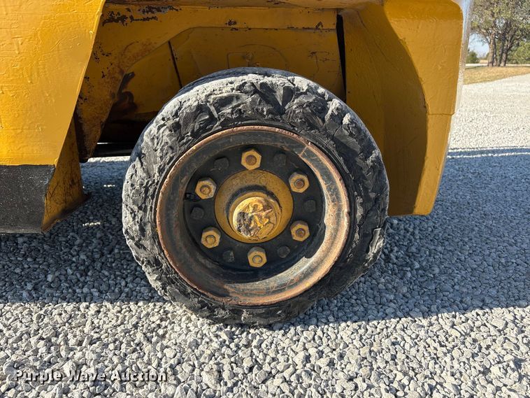 image for item EI5774 Caterpillar 80 forklift