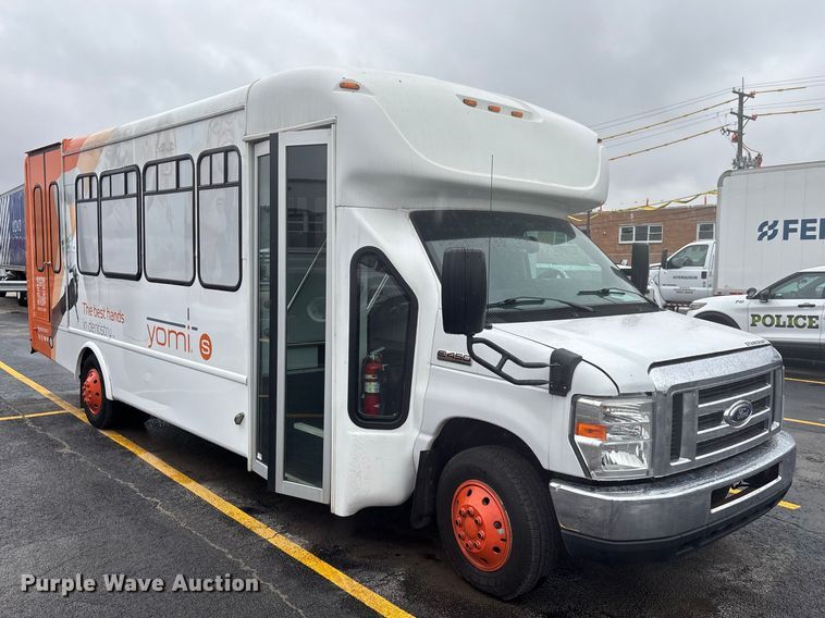 image for item EM5024 2018 Starcraft Ford E450 Super Duty shuttle bus