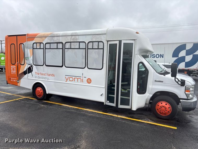 image for item EM5024 2018 Starcraft Ford E450 Super Duty shuttle bus