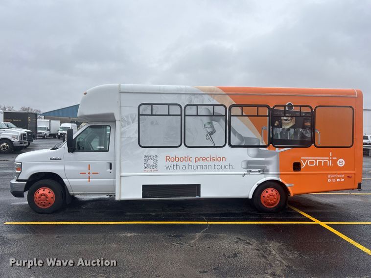 image for item EM5024 2018 Starcraft Ford E450 Super Duty shuttle bus