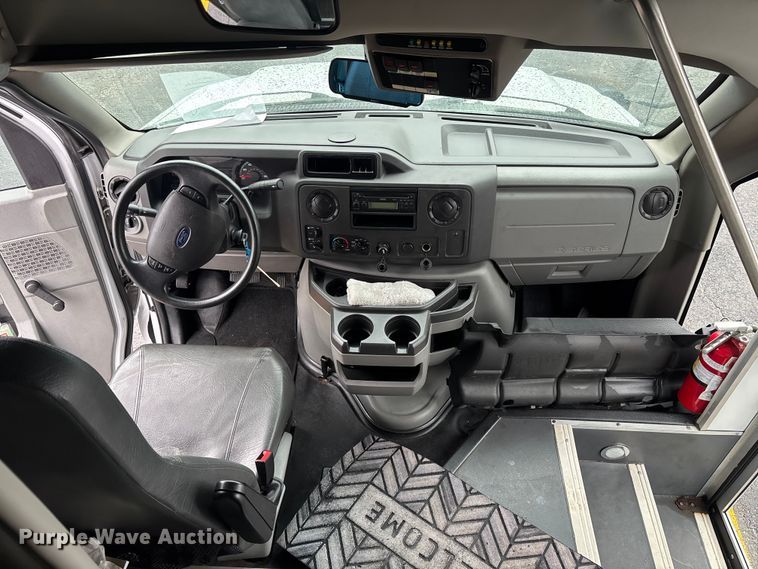 image for item EM5024 2018 Starcraft Ford E450 Super Duty shuttle bus