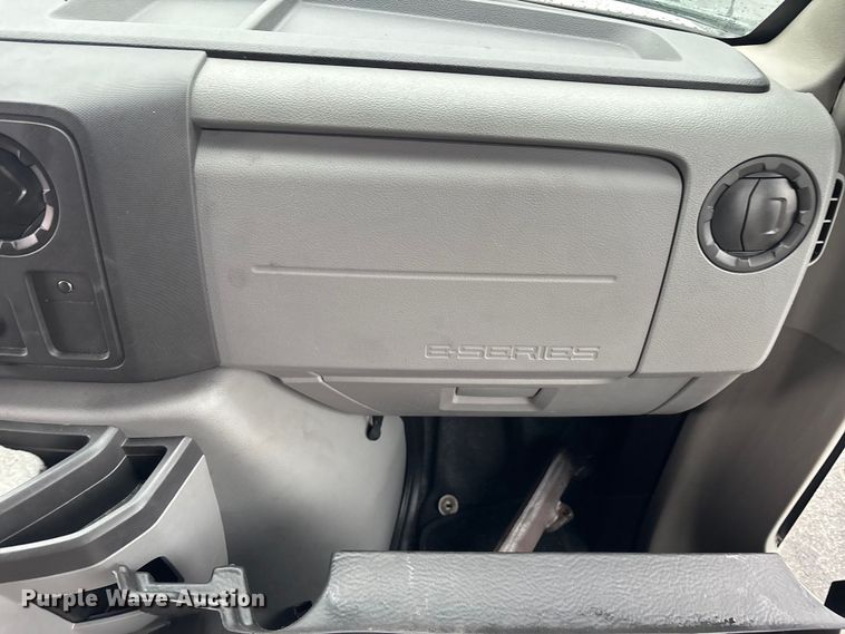 image for item EM5024 2018 Starcraft Ford E450 Super Duty shuttle bus