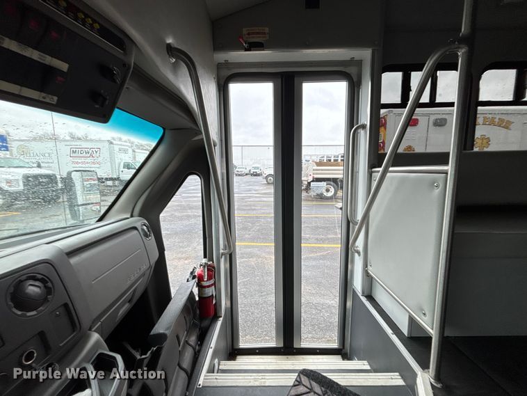 image for item EM5024 2018 Starcraft Ford E450 Super Duty shuttle bus