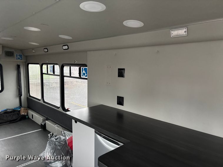 image for item EM5024 2018 Starcraft Ford E450 Super Duty shuttle bus