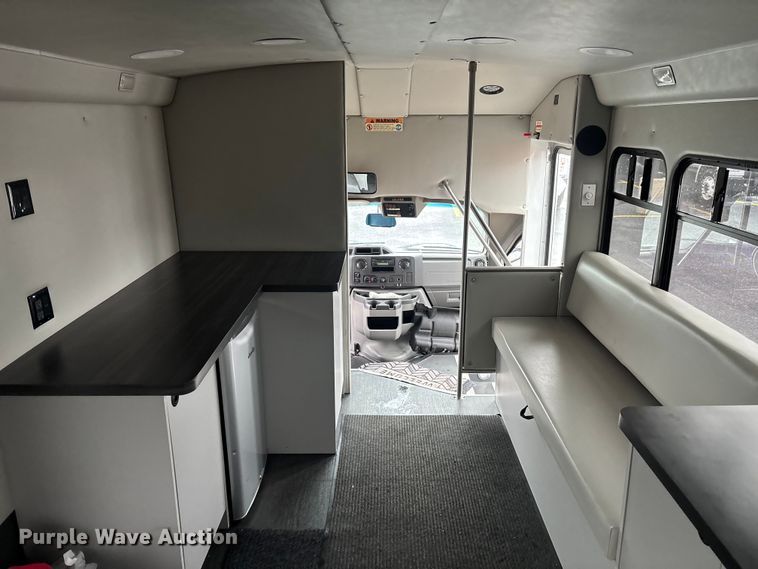 image for item EM5024 2018 Starcraft Ford E450 Super Duty shuttle bus