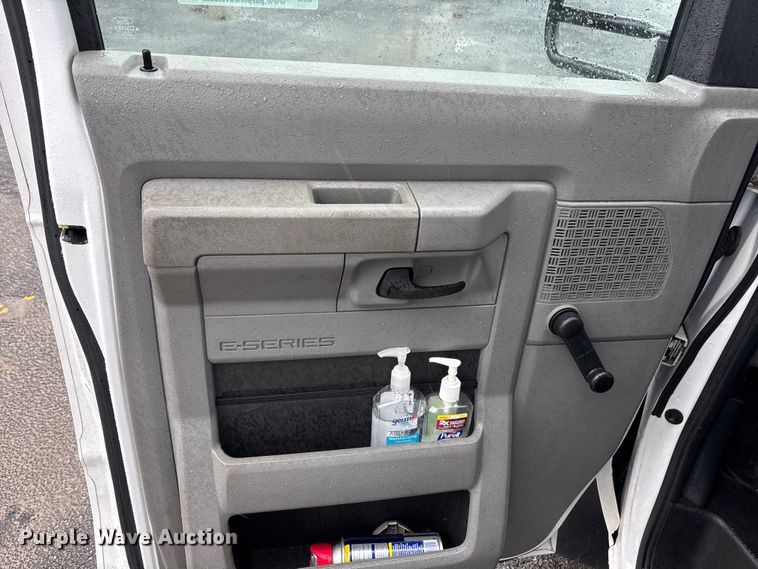 image for item EM5024 2018 Starcraft Ford E450 Super Duty shuttle bus