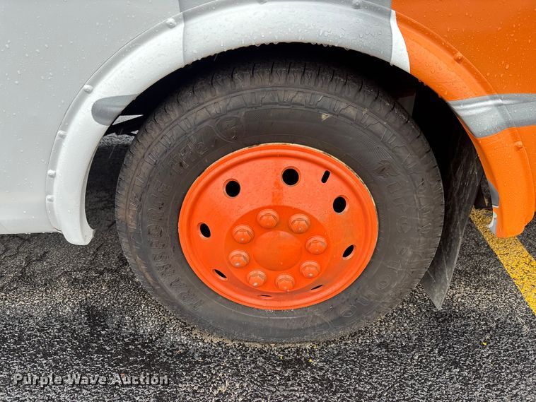 image for item EM5024 2018 Starcraft Ford E450 Super Duty shuttle bus