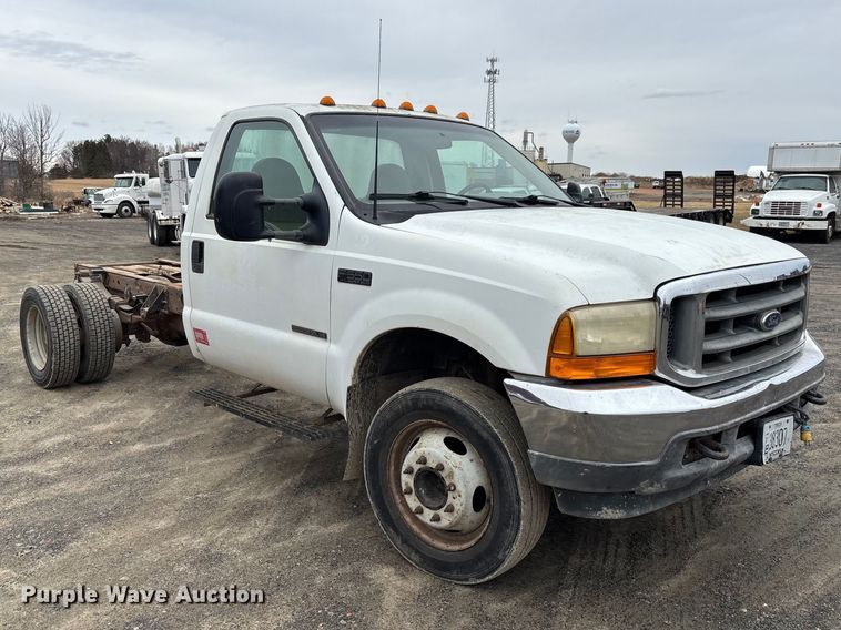 image for item EM5027 2001 Ford F550 truck cab and chassis