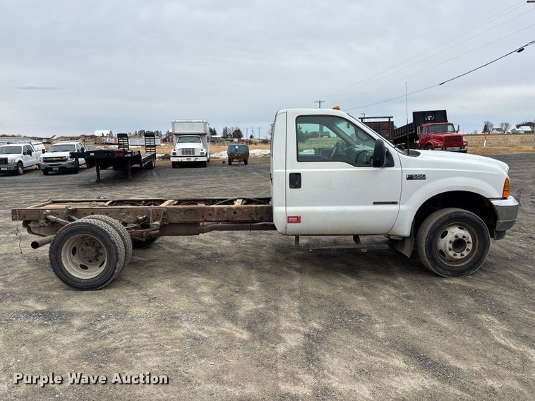 image for item EM5027 2001 Ford F550 truck cab and chassis