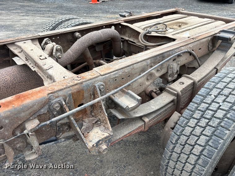 image for item EM5027 2001 Ford F550 truck cab and chassis