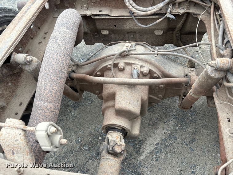 image for item EM5027 2001 Ford F550 truck cab and chassis