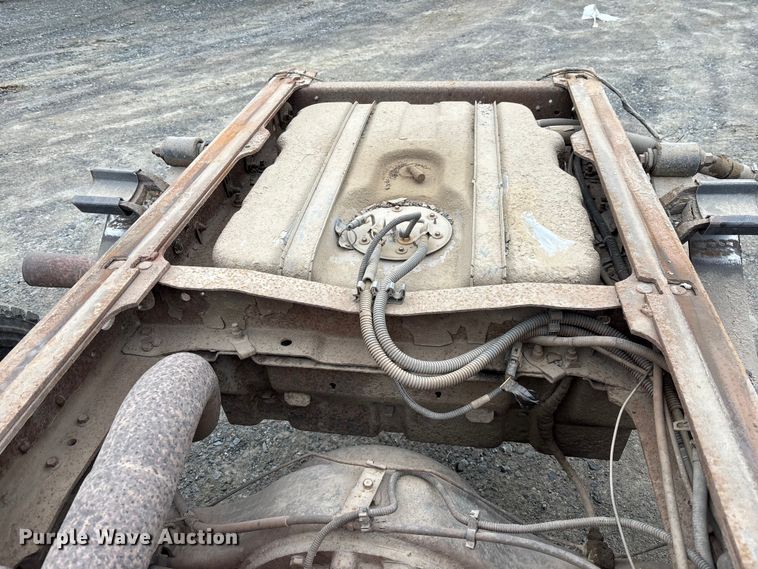 image for item EM5027 2001 Ford F550 truck cab and chassis