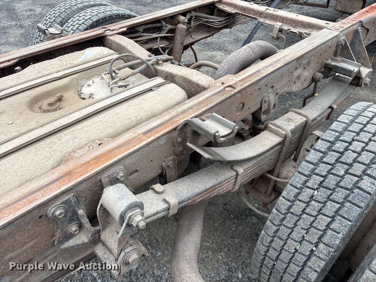 image for item EM5027 2001 Ford F550 truck cab and chassis