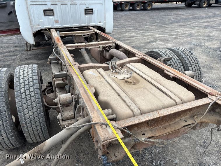image for item EM5027 2001 Ford F550 truck cab and chassis
