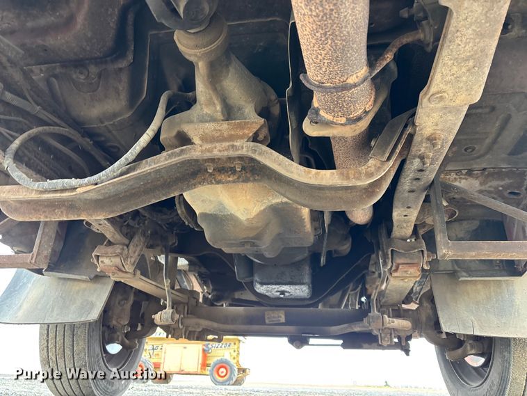 image for item EM5027 2001 Ford F550 truck cab and chassis