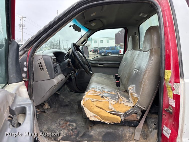 image for item EM5027 2001 Ford F550 truck cab and chassis