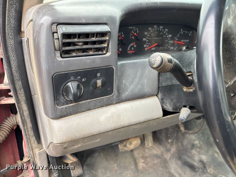 image for item EM5027 2001 Ford F550 truck cab and chassis