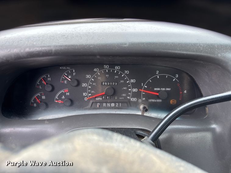 image for item EM5027 2001 Ford F550 truck cab and chassis