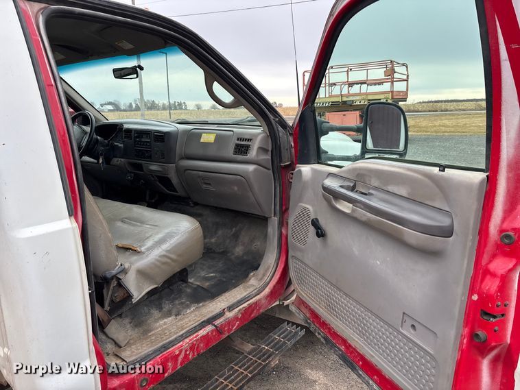 image for item EM5027 2001 Ford F550 truck cab and chassis