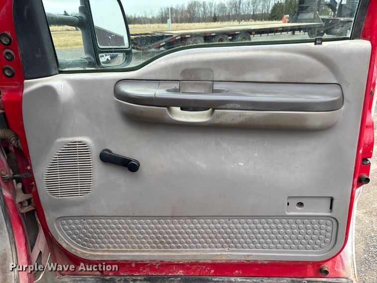 image for item EM5027 2001 Ford F550 truck cab and chassis