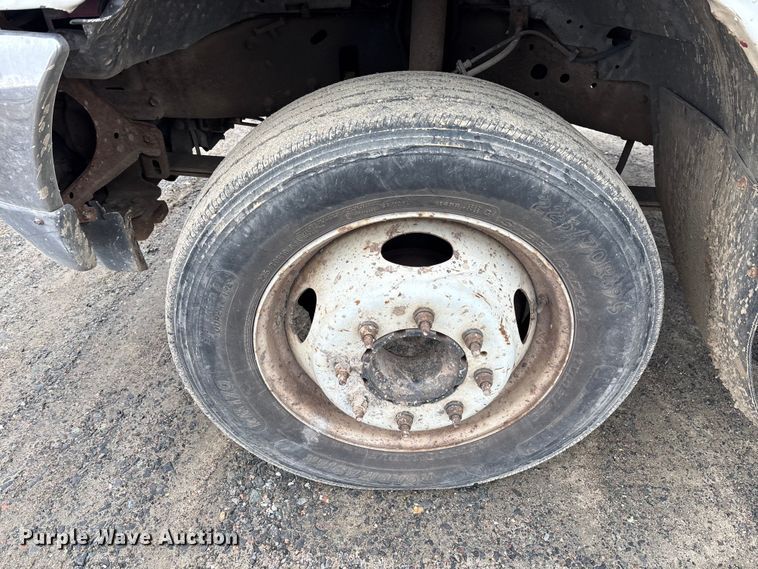 image for item EM5027 2001 Ford F550 truck cab and chassis