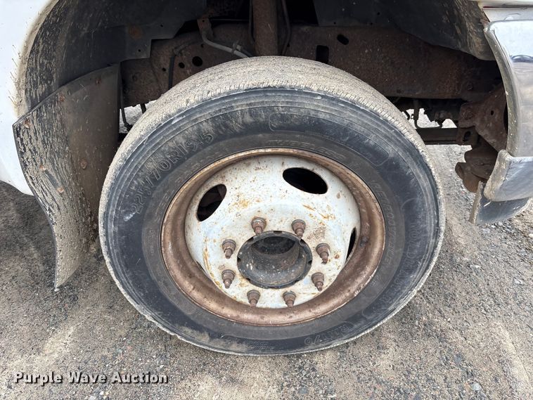 image for item EM5027 2001 Ford F550 truck cab and chassis