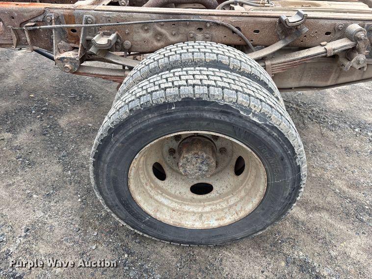 image for item EM5027 2001 Ford F550 truck cab and chassis