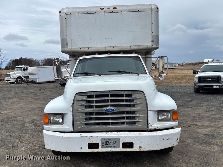 image for item EM5030 1995 Ford F700 box truck