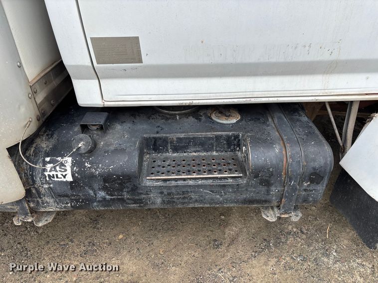 image for item EM5030 1995 Ford F700 box truck