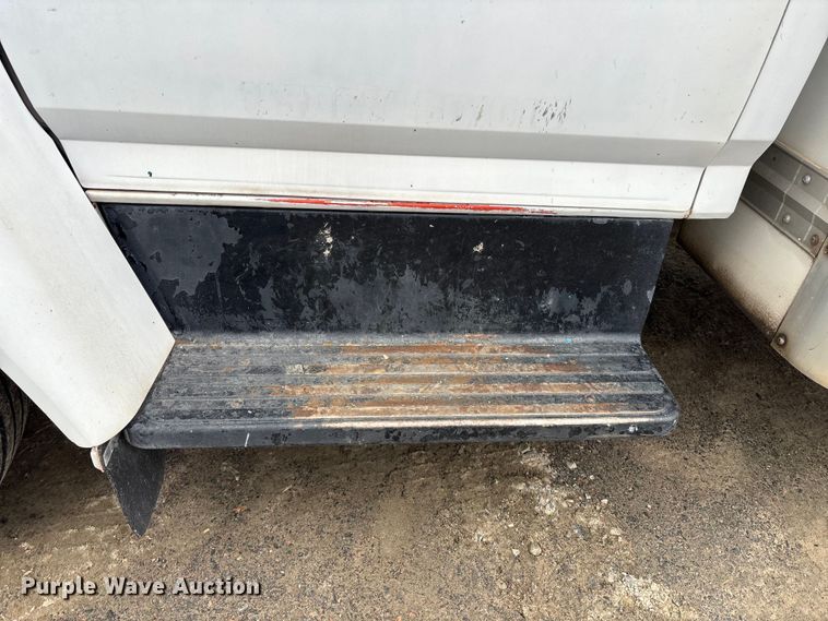 image for item EM5030 1995 Ford F700 box truck