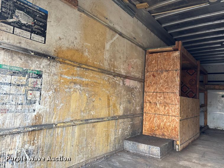 image for item EM5030 1995 Ford F700 box truck