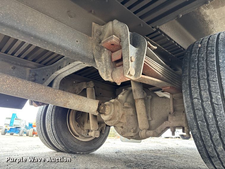 image for item EM5030 1995 Ford F700 box truck