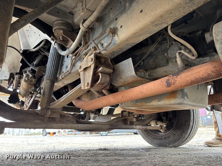 image for item EM5030 1995 Ford F700 box truck