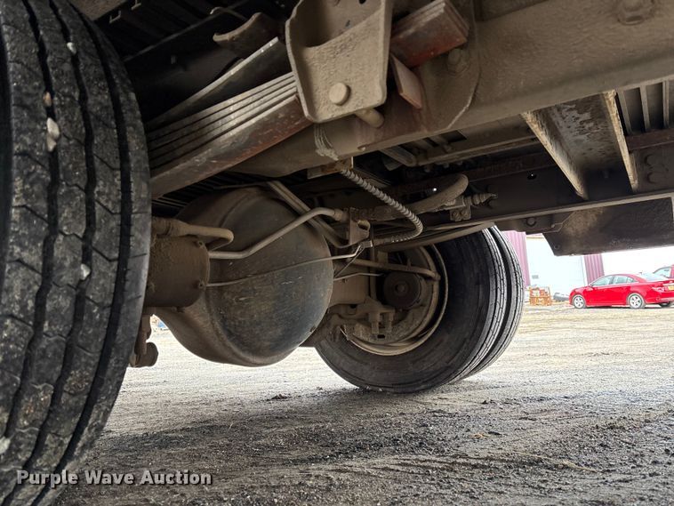 image for item EM5030 1995 Ford F700 box truck