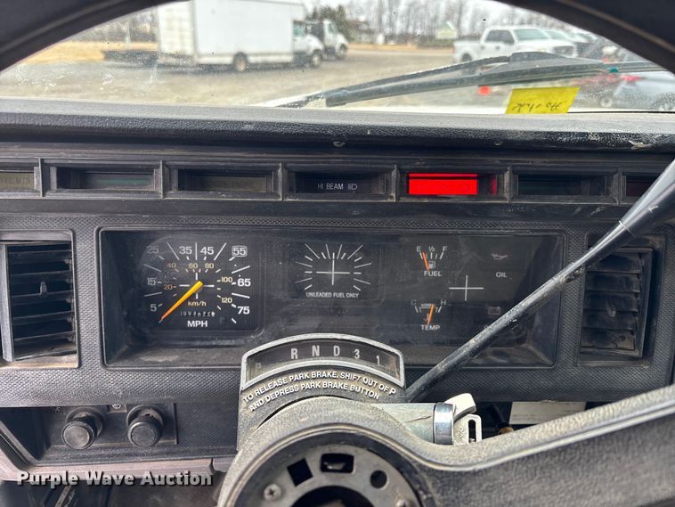 image for item EM5030 1995 Ford F700 box truck