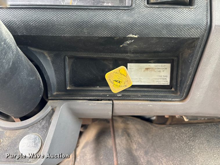 image for item EM5030 1995 Ford F700 box truck